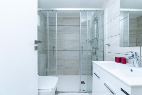 Two-Bedroom Townhouse image 10