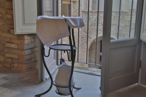  Palazzo Antico nella piazza di Montepagano in Montepagano