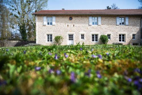 Gîte situé dans une ancienne dépendance d'un château à Chaudenay gîte à louer Demigny