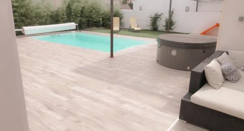 Magnifique villa avec Pool House piscine et jacuzzi gîte à louer Saint-Just