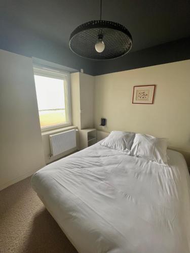 1 double bed, 1 twin bed