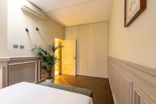 Apartment room in ROMAC Fontanella Borghese Palace