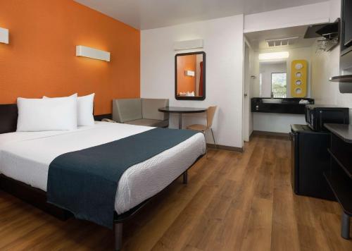 1 queen bed