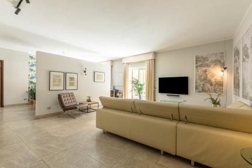 6-Bedroom Holiday Apartment Campo Marzio with terrace - image 3