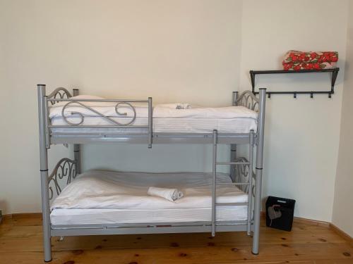 2 twin beds, 1 bunk bed