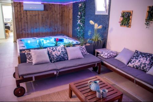 Logement romantique avec Spa , Hammam & sauna gîte à louer Six-Fours-les-Plages