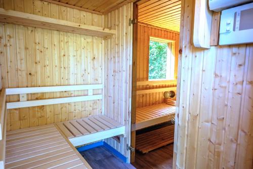 traumHaff Ungewöhnliches Segelmacherhaus, Sauna, Kachelofen, Hund, 300m vom Wasser