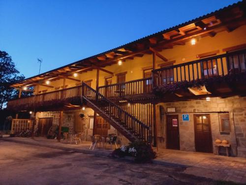 Apartamentos turisticos LAS CARBALLEDAS in Santa Colomba De Somoza