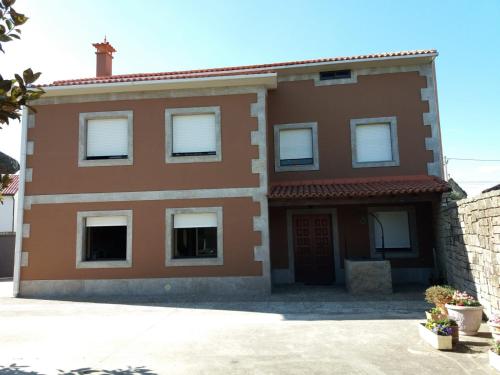  Casa do Carballal in Puentecesures