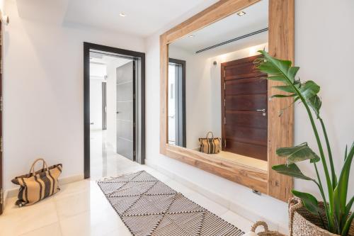  RENTHAS Villa Puerto Banus in Marbella