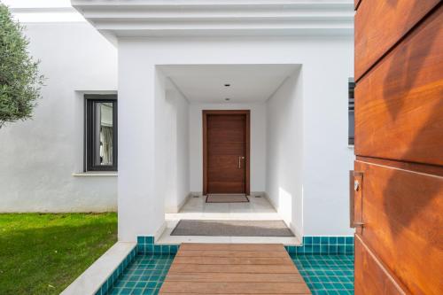  RENTHAS Villa Puerto Banus in Marbella