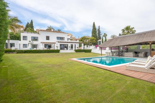  RENTHAS Villa Puerto Banus in Marbella