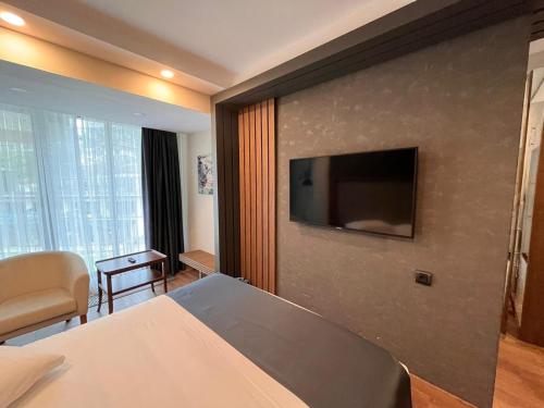 1 queen bed