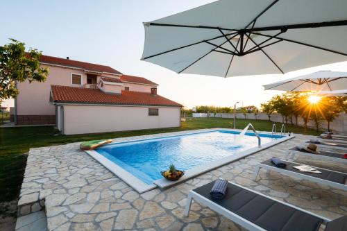  Adriaticexplorer Apartments Skoblara II with pool in Privlaka