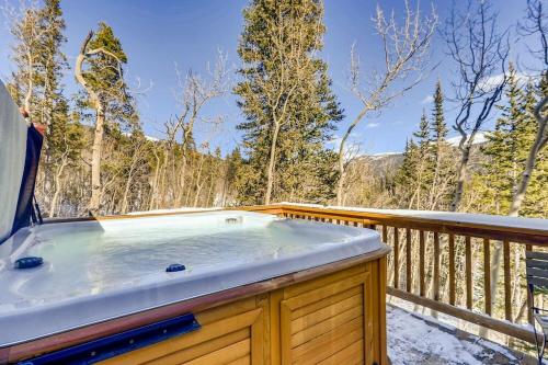 Lovely House Tucked in the Pines with Private Hot Tub - Pura Vida in Blue River