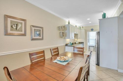 Island Dream - Dawn Condo 1025- Beachfront Views condo in Galveston, USA