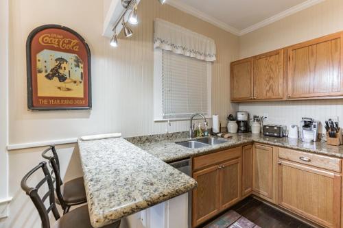 Sea Life - Just Blocks to Beach! home in Galveston, USA