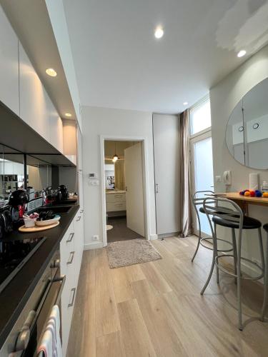 One-Bedroom Apartment image 7