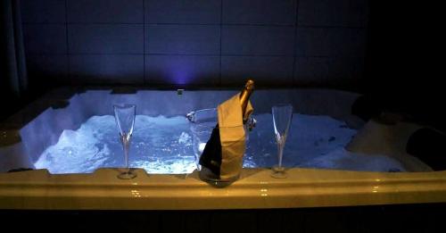 SUITE SPA PRIVATIF 66 Nord de Perpignan chambre d'hôte Château Roussillon
