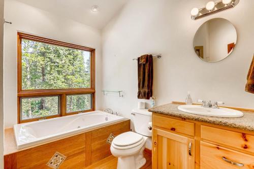 Lovely Home with Great Views and Private Hot Tub - Porcupine Slopes