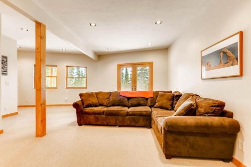 Lovely Home with Great Views and Private Hot Tub - Porcupine Slopes