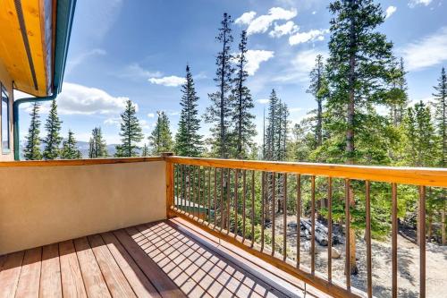 Lovely Home with Great Views and Private Hot Tub - Porcupine Slopes