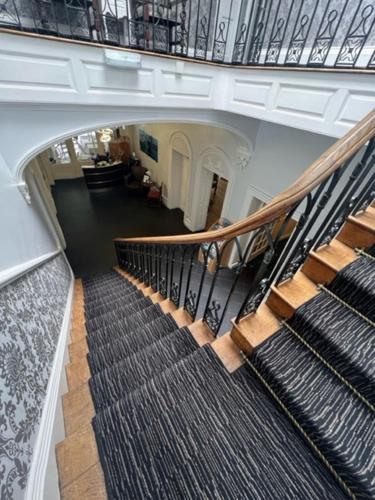Antrobus Hotel 4