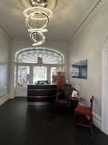 Antrobus Hotel in แอมแมสบูรี่