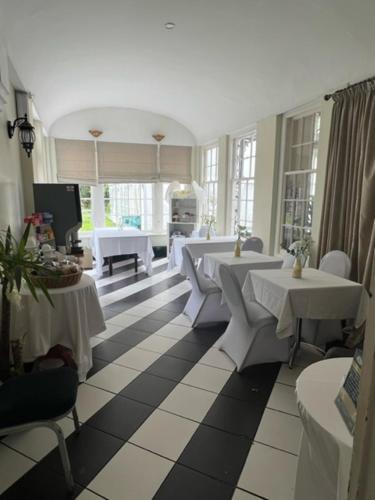 Antrobus Hotel in แอมแมสบูรี่