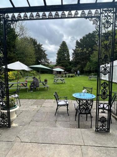 . Antrobus Arms Hotel