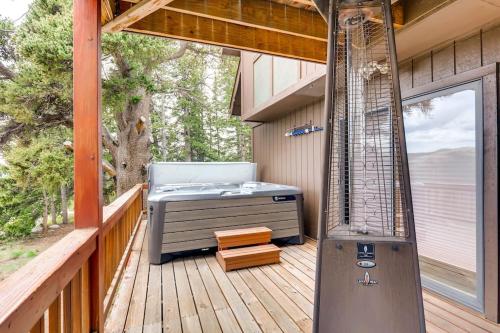 Spectacular Views in your Own Private Escape with Hot Tub - Mountain Aire' Getaway in Блу ривър