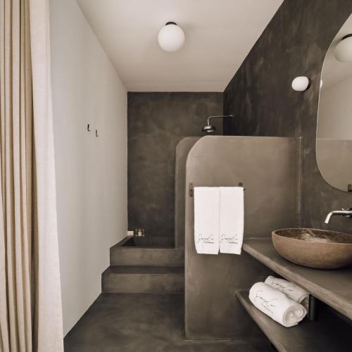 White Exclusive Suites & Villas - image 9