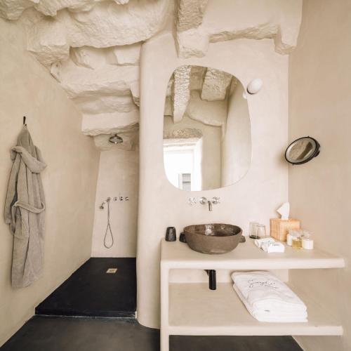 White Exclusive Suites & Villas - image 6