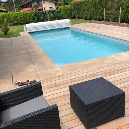 Maison landaise moderne avec piscine chauffée et spa