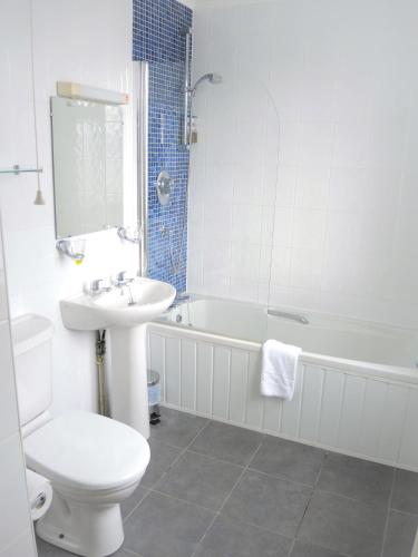The Kilbirnie Hotel - image 11