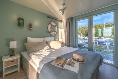traumHaff Hausboote La Peniche / Ostsee - außergewohnliches Design, atemberaubende Sonnenuntergange  in Eggesin
