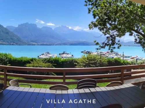 Villa pieds dans l'eau (lac d'Annecy) gîte à louer Létraz