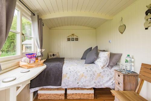 Moss Shepherd's Hut by Bloom Stays