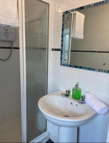 Cheap Budget Accommodation photo