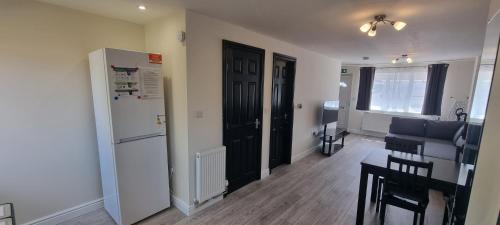 Shirely S, Milton, Cambridge, 2BR House, Newly Refurbished, Cambridgeshire