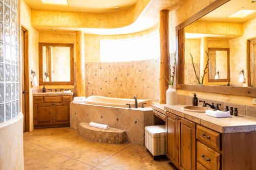 Westland by AvantStay - image 3