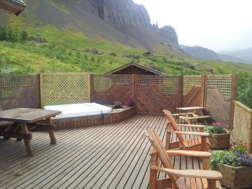 Balkons/terase, Vindheimar Cottage - Great View - Hot Tub in Skeljabrekka
