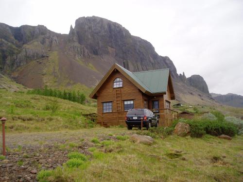 . Vindheimar Cottage - Great View - Hot Tub