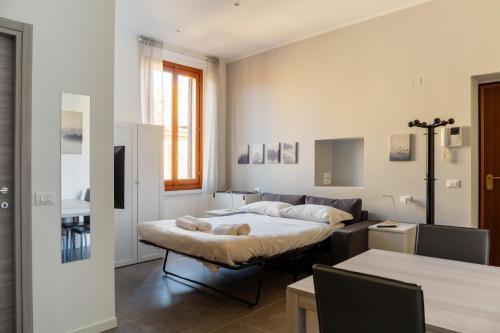Newly Renovated Loft near Centrale, Mediolan