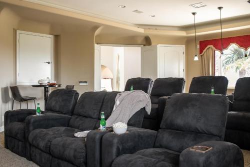 Sangiovese - Spectacular Estate w Pool Hot Tub & Putting Green - image 9