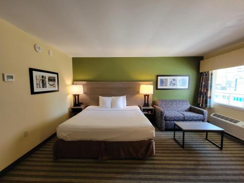 Quality Inn Flamingo - image 5