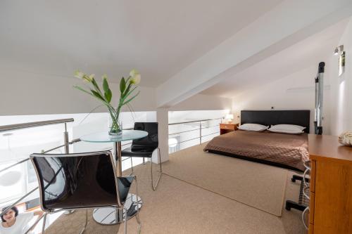 Apartment image 10