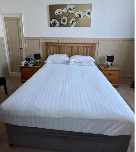 Helmsman Guesthouse - image 3