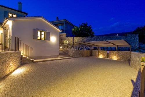 A szálláshely kívülről, Villa Leucolea with pool in Cres