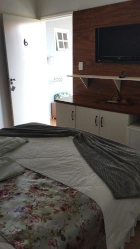 Double Room with Balcony image 2